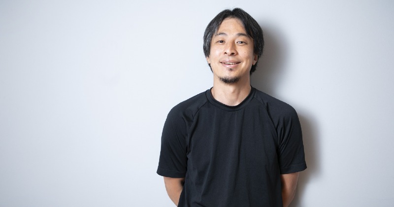 参院選当日…ひろゆきの動画「衝撃」「平和すぎる」と反響 HIKAKINから