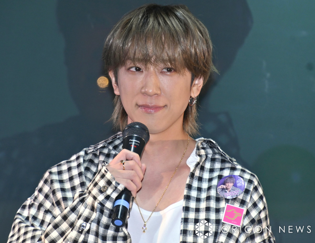 NEWS小山慶一郎、第1子誕生発表後初公の場で笑顔 メンバー3人