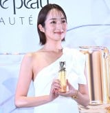 �u�ςݏd�˂��P�����A�����Ă����B�v�t�H�g�R�[���ɓo�d���������� (C)ORICON NewS inc. 