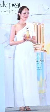 �u�ςݏd�˂��P�����A�����Ă����B�v�t�H�g�R�[���ɓo�d���������� (C)ORICON NewS inc. 