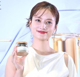 �J�܂肠�A���{�f�B���C����������ȏ�i�h���X�œo�� 30�΂̒a������ڑO�ɕ�������� 