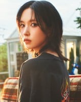 TWICEがこれまでにない“ロック”な新ビジュアルを公開　ディレクションを担当したのは…!? 