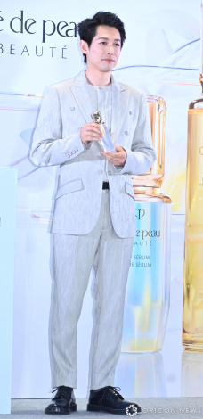 �u�ςݏd�˂��P�����A�����Ă����B�v�t�H�g�R�[���ɓo�d���� �f�B�[���E�t�W�I�J�iC�jORICON NewS inc. 