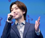 �w�ɓ���i�Ɉ����ꂽ��x1�b��s��f��g�[�N�C�x���g�ɓo�ꂵ��KEY TO LIT�E�����䈟 �iC�jORICON NewS inc. 