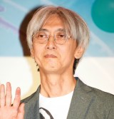 ����A�j���w�s�v�c�̍��ŃA���X�� -Dive in Wonderland-�x������I���ʉ�䂠�����ɓo�d���������r�Ɗē� �iC�jORICON NewS inc. 