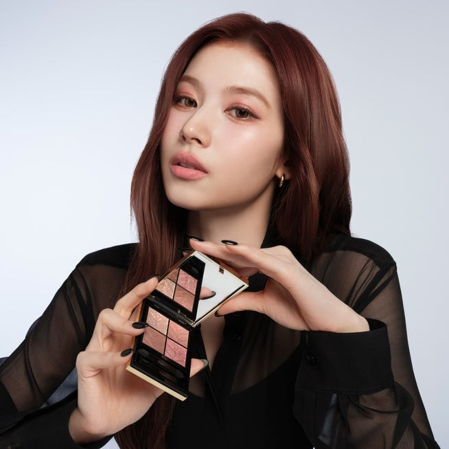 TWICE・SANA、クールな色気とまなざしで魅了 YSL“サンライズピンク”を