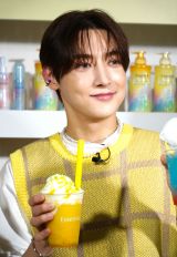 Essential Web CM�wROIROM �V���ȃf�r���[�x�� ���\��ɎQ������ROIROM�E�l��H�� (C)ORICON NewS inc. 