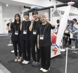 ���E�֐������wIwatani�X�y�V���� ���l�ԃR���e�X�g�W �\ �m�� ���� �G��� �l�͔�s�@�̐��E �\�x (C)ORICON NewS inc. 