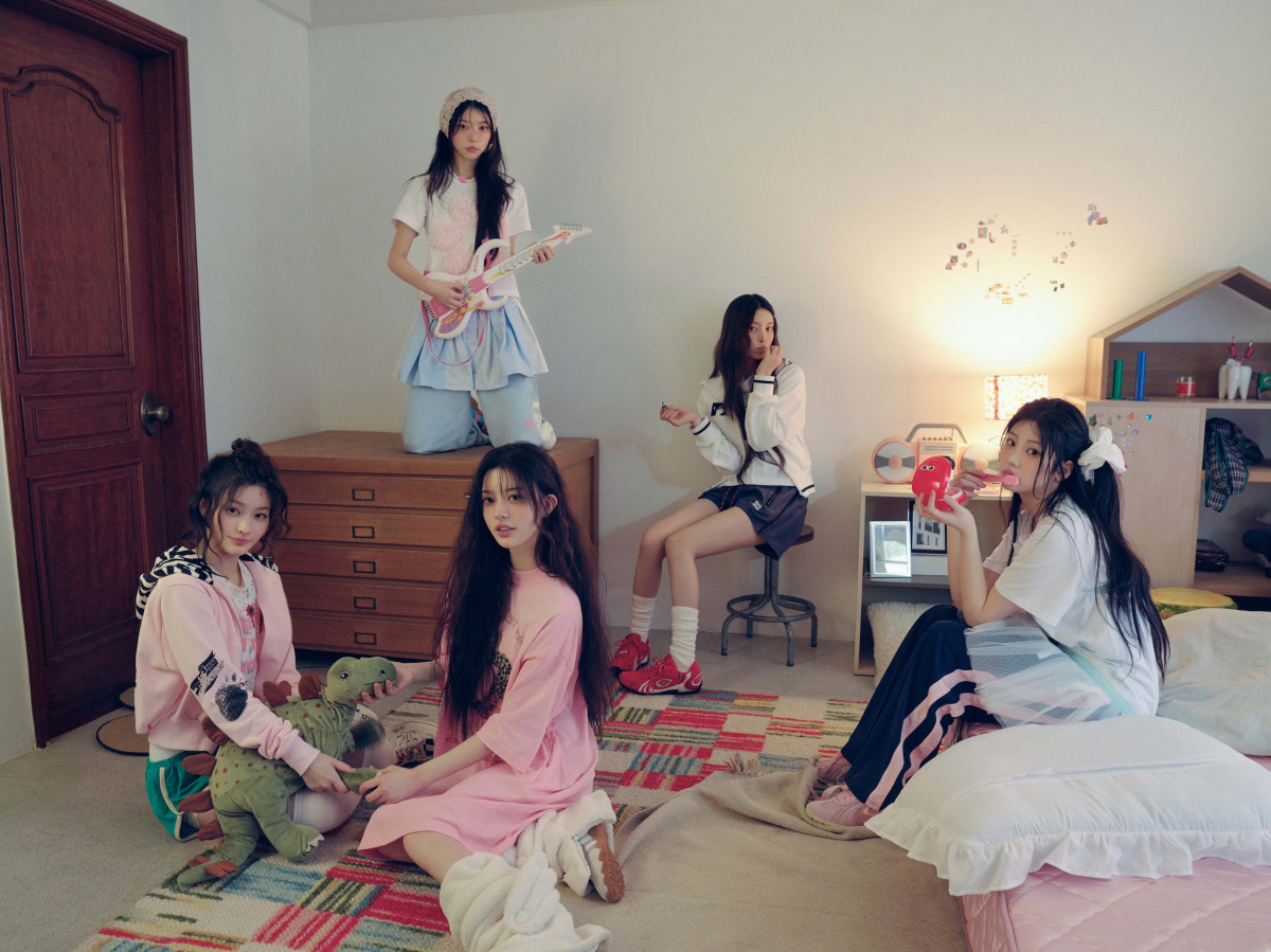 ILLITJapan 1st Singleu~܂vuHome Playingvo[W RZvgtHg(P)&(C)BELIFT LAB Inc. 