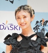 �u����DASKI�v�V���i���\��ɓo�d�����R�c�D (C)ORICON NewS inc. 