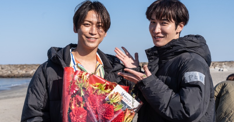 亀梨和也、『事故物件ゾク』本人役で出演　渡辺翔太“新旧主人公”が熱いハグ 