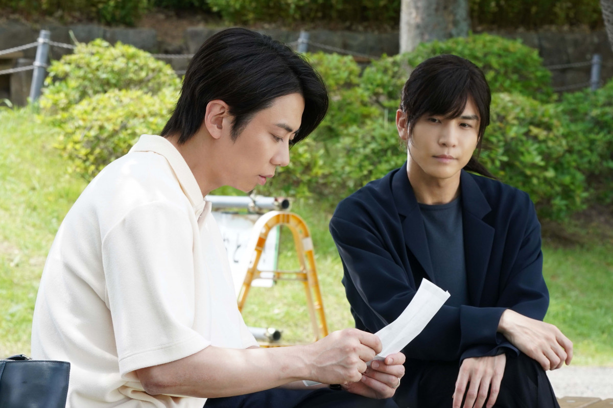 最終値下げ！岩田剛典！2015年！フリスビー AZZURRO（アズーロ）［特別限定版］』岩田剛典 | 幻冬舎