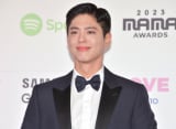 パク・ボゴム、キム・ソヒョンらとの仲むつまじいオフショット 韓国ドラマ『グッドボーイ』クランクアップ公開 