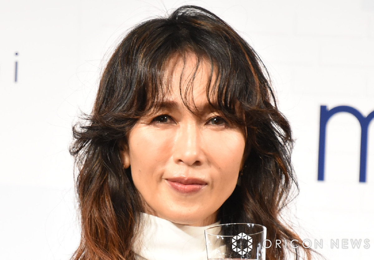 工藤静香、見事な包丁さばきで“伸びるきゅうり”実演 「ARTだね