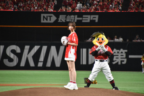 BBM 2016 2nd  始球式 パラレル 篠田麻里子 AKB 2016 BBM 篠田麻里子 柚木渚 始球式 カード - メルカリ