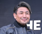 魔裟斗、長男と“顔出し”親子2ショット「イケメン息子ちゃん!」「パパ大好きなんが伝わります!!」 父子でサッカー楽しむ 妻は矢沢心 