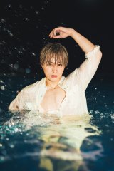 画像・写真 | 白濱亜嵐、8年ぶり写真集の本体表紙は“陽キャ全開”「飾