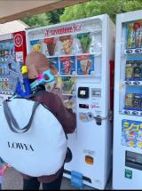 �u�ċx�ݒ��̕�e�Ȃ�āA�܂���m�݂����Ȃ���ł��v(�摜��:���������� @suzukopopopopo) 