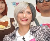 ぱーてぃーちゃん信子、”ナチュラル”な7年前の水着ショットが話題「控えめに言っても、めちゃイイ」「上戸彩かと」 