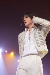 ATEEZ�A�؂₩�Ŕ����I�ȃp�t�H�[�}���X�ʐ^&���ʉf�����J ���[���h�c�A�[���f��ق� 