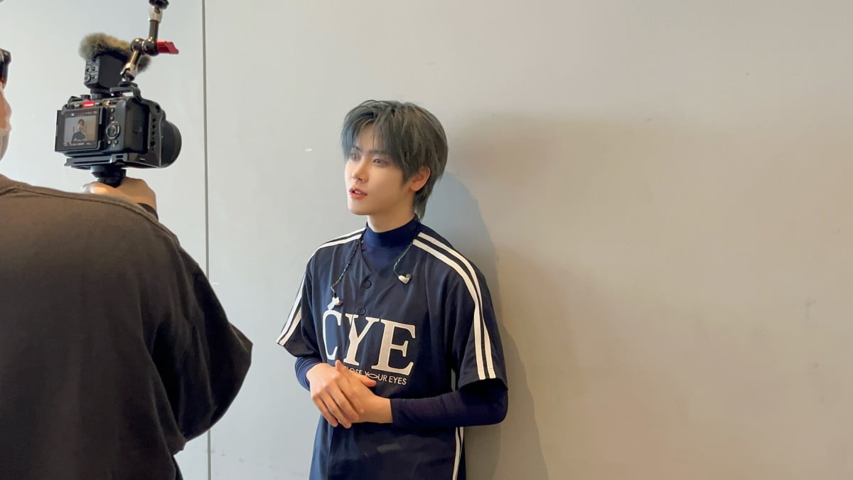 wM:ZINExɏoCLOSE YOUR EYES̃`EW(C)er 