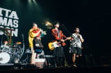 NARITA THOMAS SIMPSON、成田昭次の誕生日にツアーファイナル　Rockon Social Clubの前田耕陽＆高橋和也がサプライズ登場 
