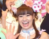 56歳・さゆり、ピンクヘア&太ももあらわなキャミワンピに”大変身”「ビジュいいじゃん」「すごい美男美女が出てきてびっくり」 