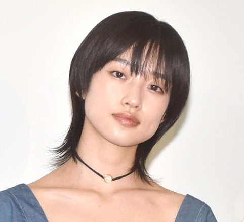 河合優実、“妹”との仲良しショット「貴重な照れ笑い」「可愛い姉妹ですね」