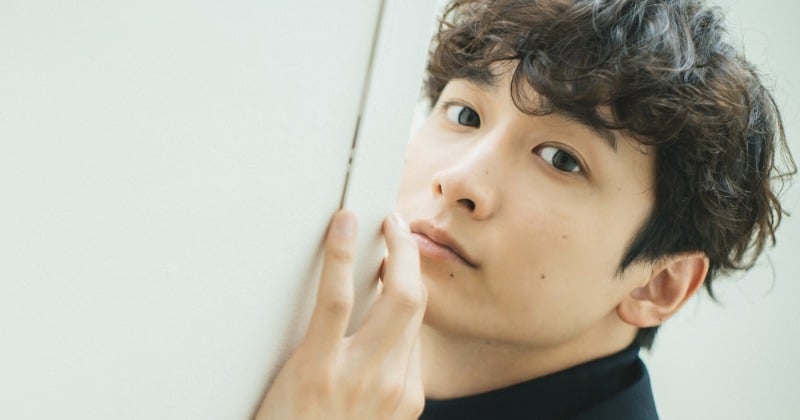 小関裕太、“妻”&“息子”と仲むつまじい3ショット「だっこが様になりすぎ」「頼もしくて優しいパパの顔」