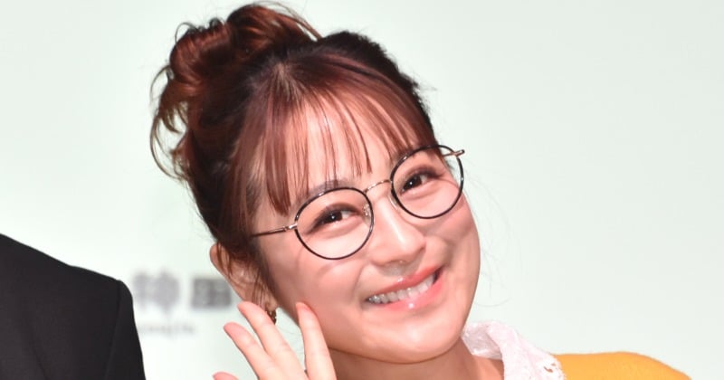 37歳・鈴木奈々、下着撮影のオフショット公開「我ながら谷間が凄い!」