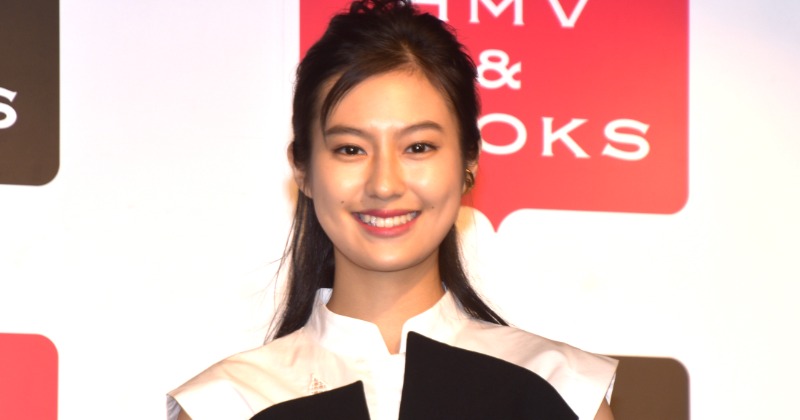 恒松祐里、“息子”からのプレゼントに笑顔“親子”2ショット「お母さま、お疲れさまです」「やるなーKID」