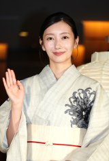 【本日最終日!】さらに値下げ!波瑠さん　写真Ｌサイズ 画像・写真 | 波瑠、幼き日の夏の思い出を振り返る 今は「見るほうが