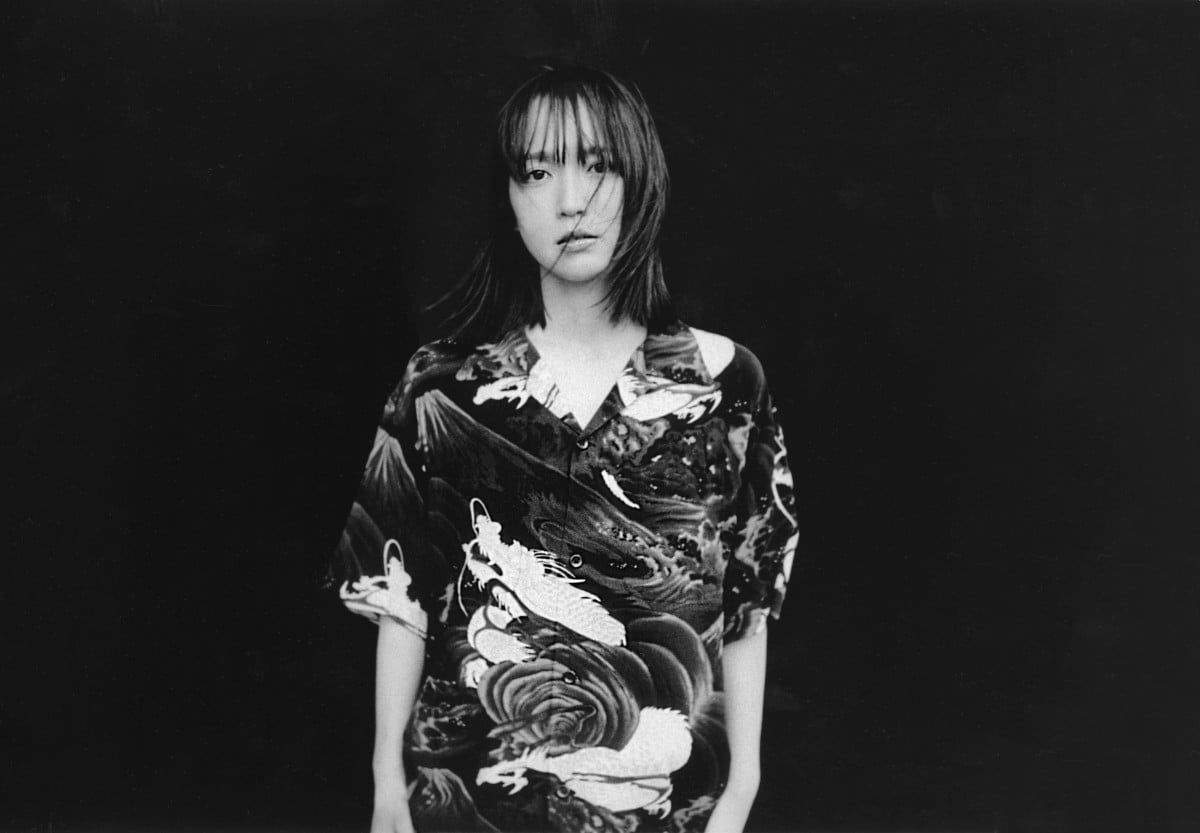 吉岡里帆が纏う“アートなアロハ” Y's×SUN SURFの最新アロハシャツ