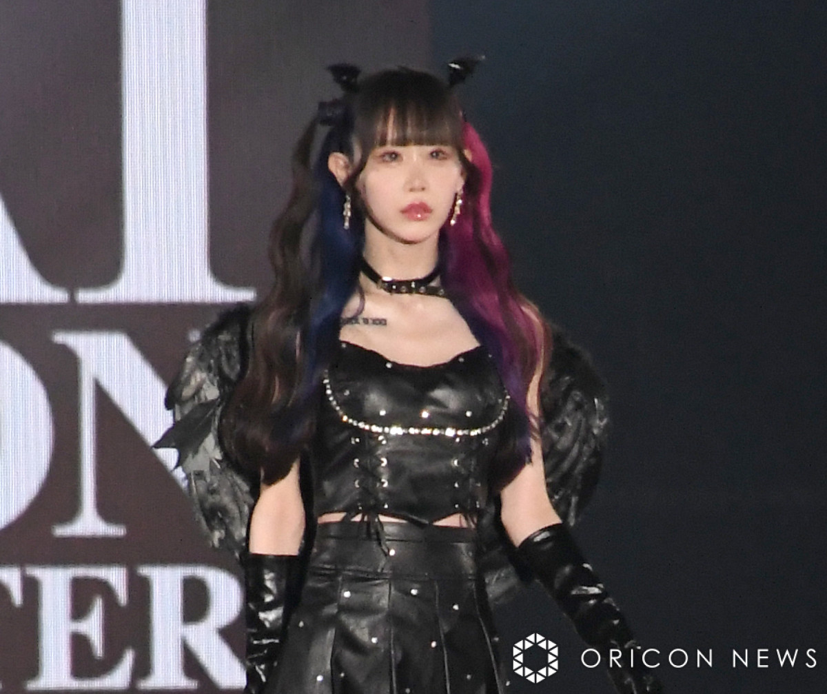 話題のゆりにゃ、悪魔＆網タイツコスチュームでドームを堂々ランウェイ