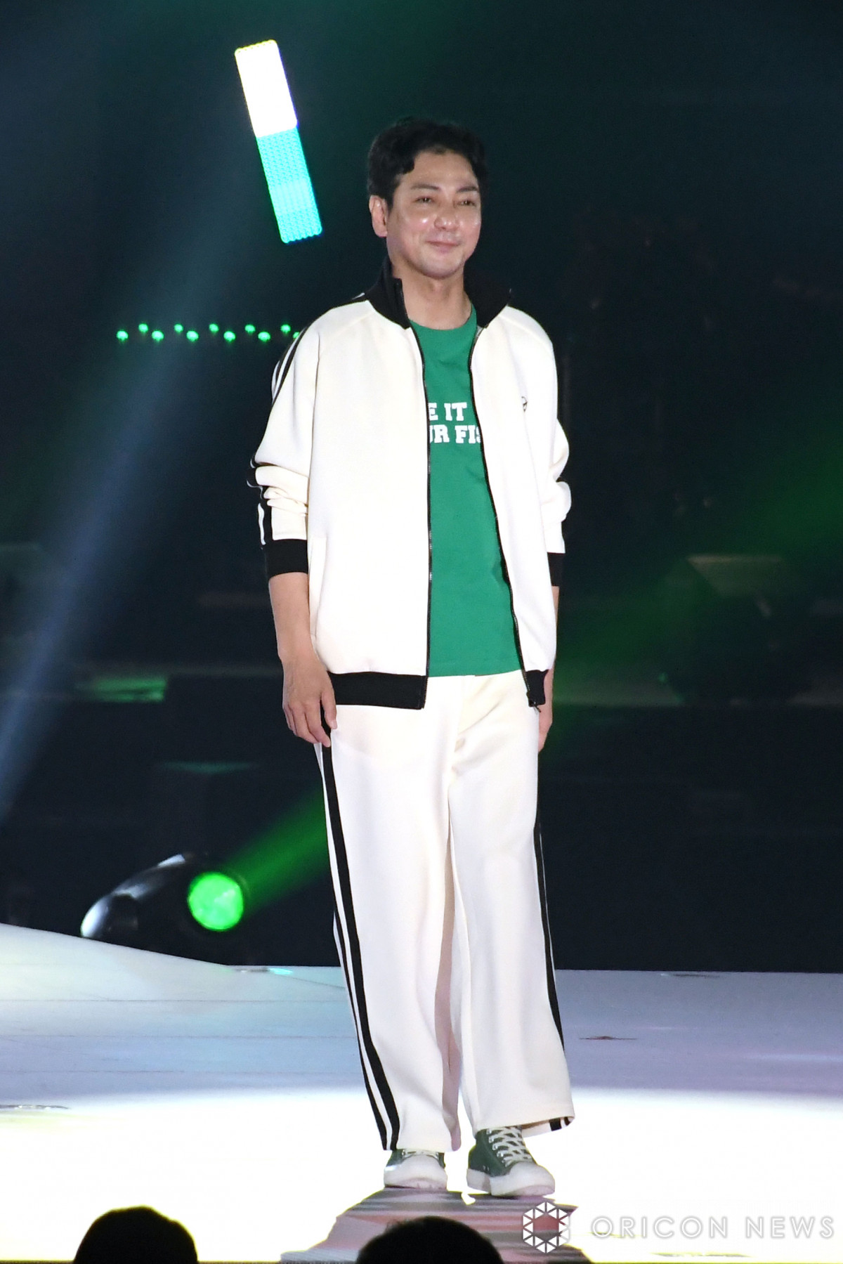 法律を変えた男」？ 元光GENJI・赤坂晃がファッションランウェイ