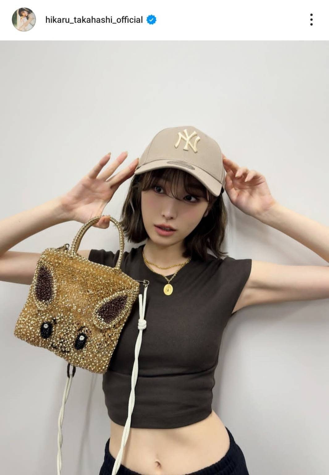 aespaかと思った」高橋ひかる 、“美くびれ”のぞくへそ出し姿「美腹