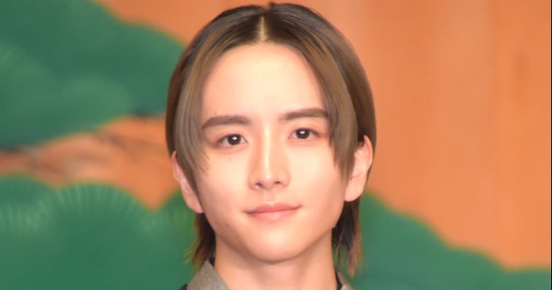 板垣李光人、手描きのデッサン画に大反響「すっ凄い」「センスありすぎ」「プロのデザイン画みたい」「多才ですね」 “姉”のドレス描く