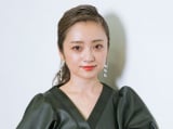 安達祐実、甘えん坊な“娘”と密着2ショット「ふたりとも可愛らしい」「洗濯物まで可愛く見えます」 