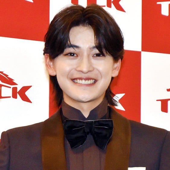 高橋文哉“妻&娘”との仲良しショット “兄夫婦”の姿も「幸せの構図」「展開早くてびっくりです!!」