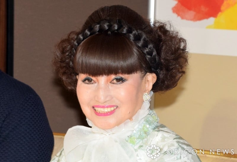 黒柳徹子、92歳の誕生日を報告「これからも、みんなと一緒に前へ進みます!」 バースデーケーキやプレゼントの数々を披露