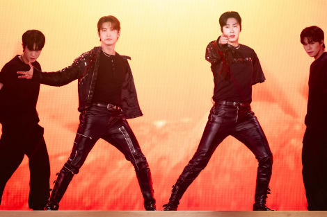 東方神起 Withコンセット 東方神起 ファンミ 缶バッジセット おまけ付き ☆ - メルカリ