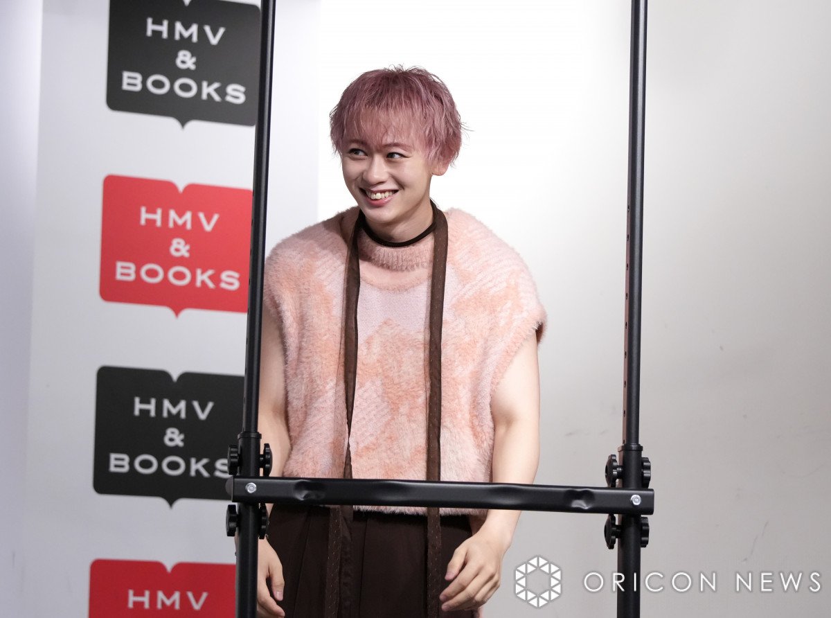 超特急・シューヤ、写真集イベントで“異例”懸垂披露 体脂肪率6％の