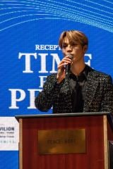 JO1、国連幹部を前に英語スピーチ　リーダー與那城奨が沖縄＆平和への想い…　船上パフォーマンスでは「なんでやねん」伝授 