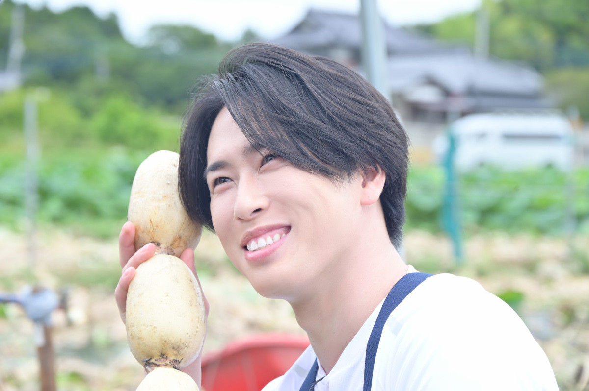 Snow Man宮舘涼太、長野博と“幻の豚肉”主役のカレー作り 茨城の小学生