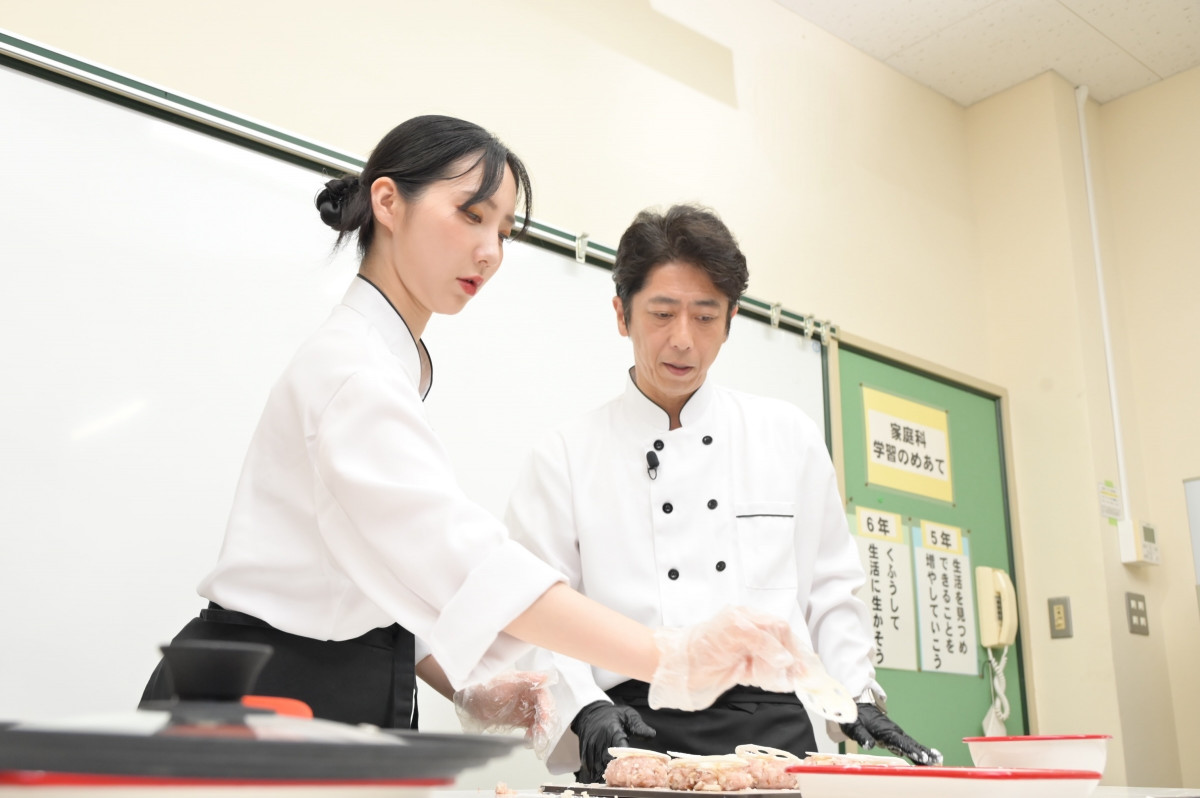 Snow Man宮舘涼太、長野博と“幻の豚肉”主役のカレー作り 茨城の小学生