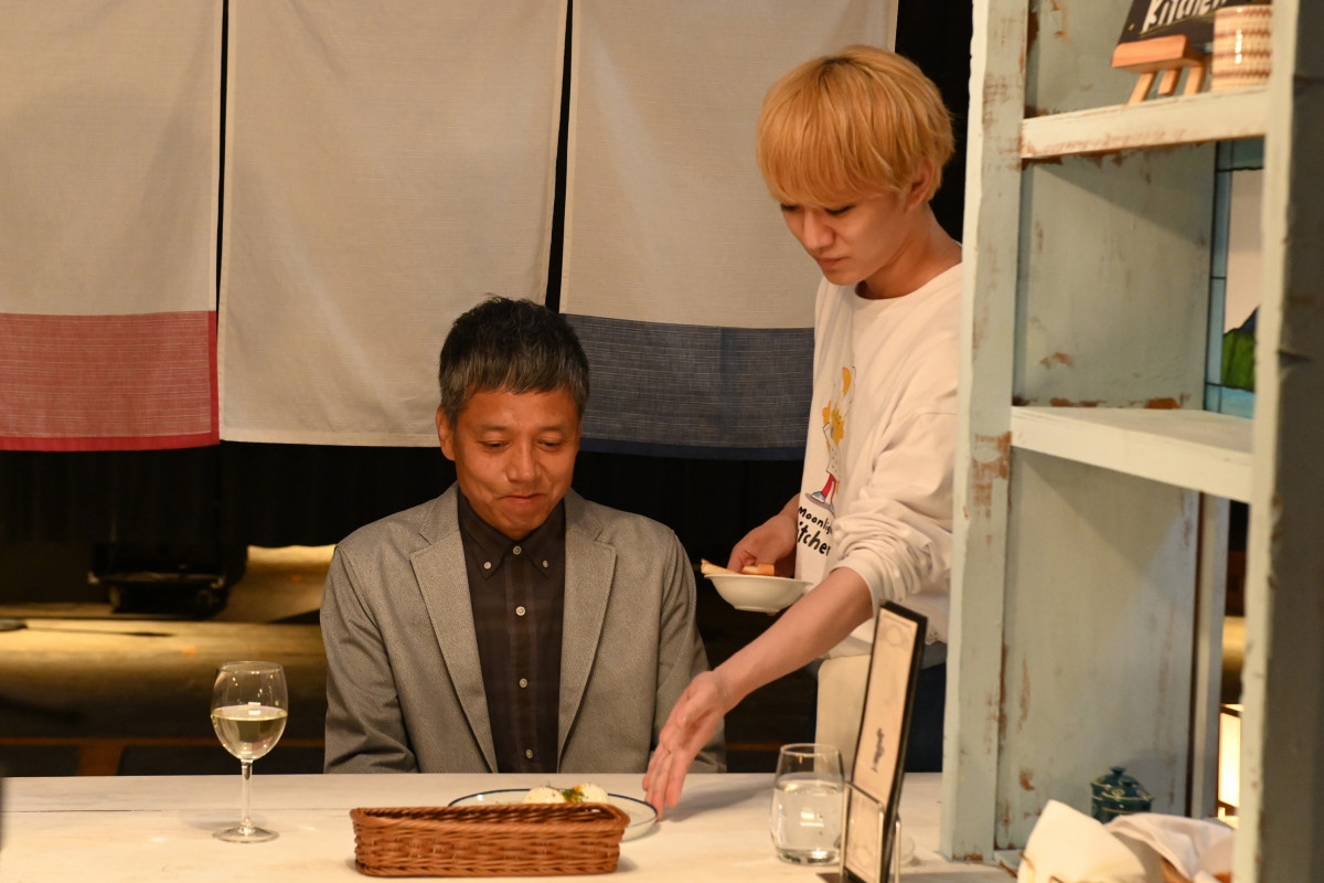 w~bhiCg2`EhD`x3b (C)NTT DOCOMO,INC./Cer 