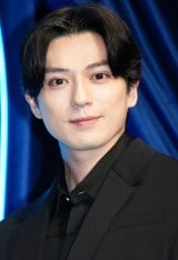 新田真剣佑、『ちはやふる』出演へ「本当に幸せ」 “奏”と“新”2ショットに反響「叫んじゃった」「ビジュ変わらない」 