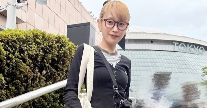 38歳・高橋愛、美脚際立つライブ参戦コーデを披露「お洋服かわいすぎるし似合ってます」「ええ!いたんですね!」