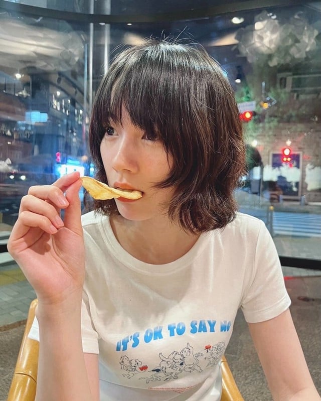 のん、カットしたばかりの新ヘアでおちゃめな“休日ショット”「相変わらずのかわいさ」「よくお似合い」