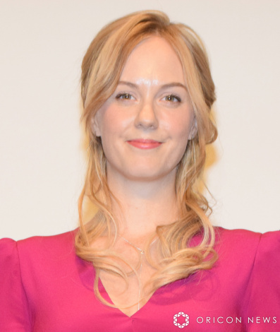 �V���[���b�g�E�P�C�g�E�t�H�b�N�X �iC�jORICON NewS inc. 